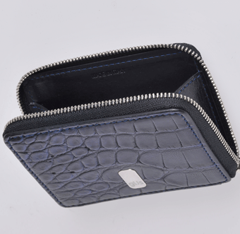 the piccolo zip accessory case in american alligator